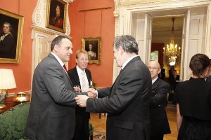 Mike Riding of Pi se reúne con el Primer Ministro Gordon Brown